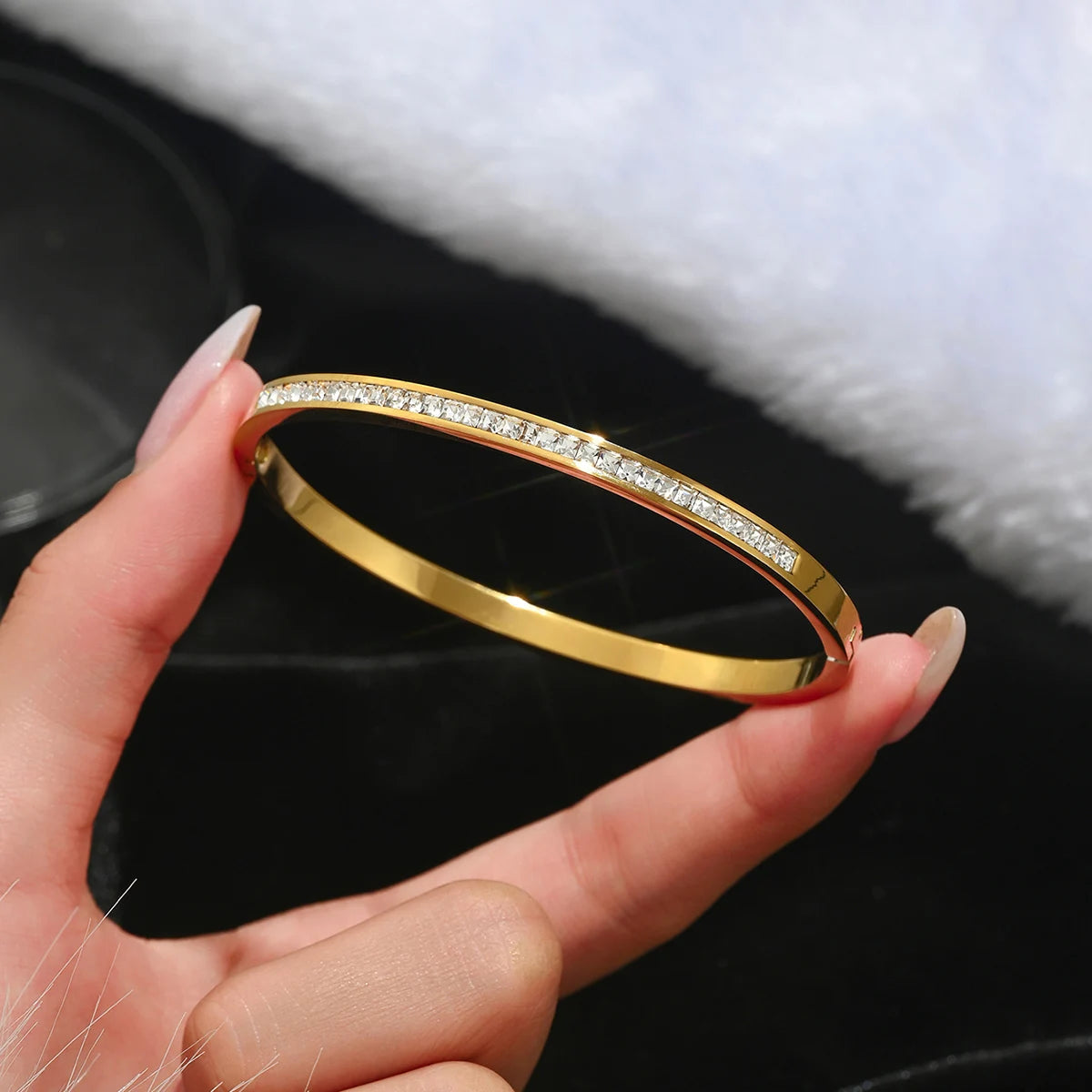 LuckyCharm™ – Jouw Dagelijkse Geluk in een Stijlvolle Armband