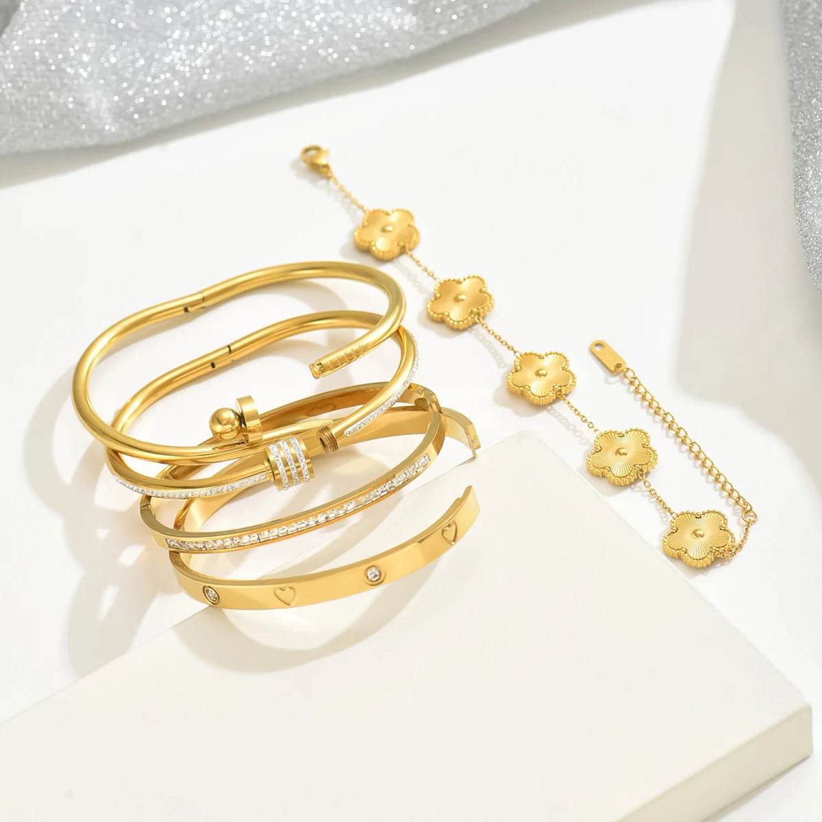 LuckyCharm™ – Jouw Dagelijkse Geluk in een Stijlvolle Armband