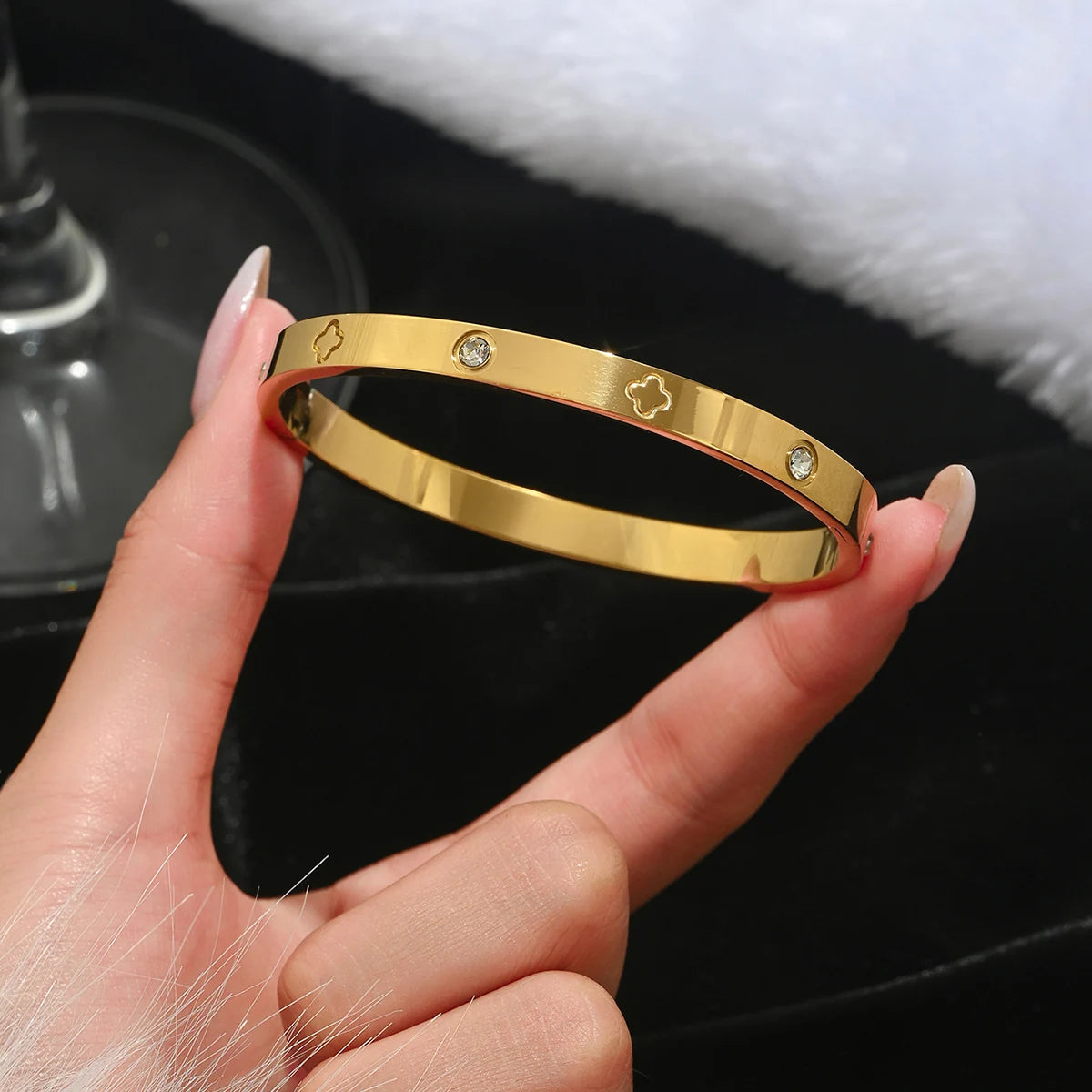 LuckyCharm™ – Jouw Dagelijkse Geluk in een Stijlvolle Armband